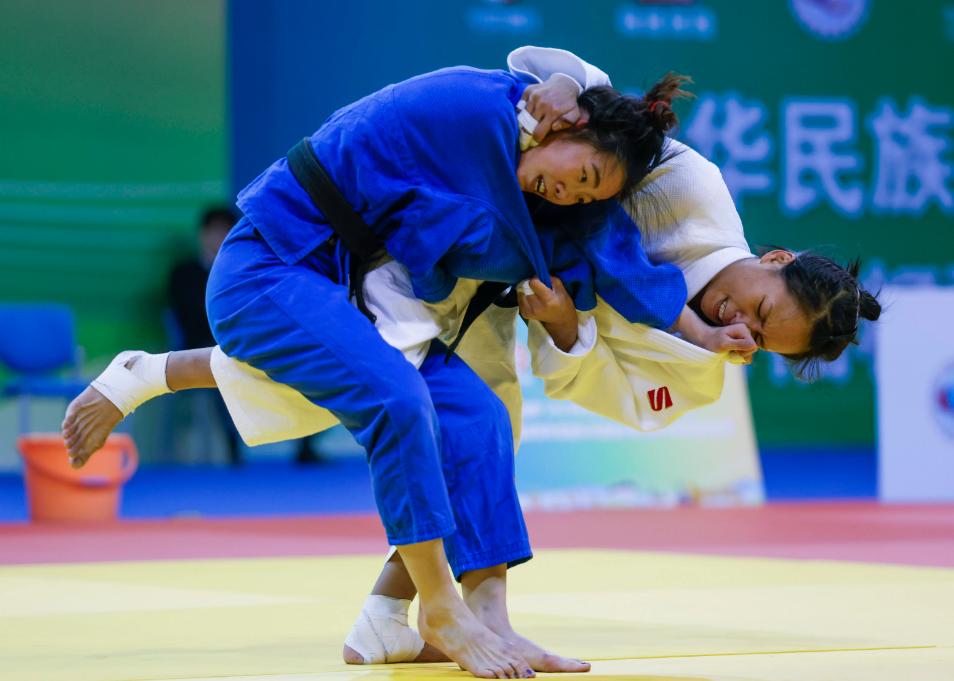 包含柔道项目激战连连，日本选手技压对手称霸的词条