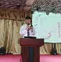 伊利诺斯傲泳小艇，似若双流未敢升起
