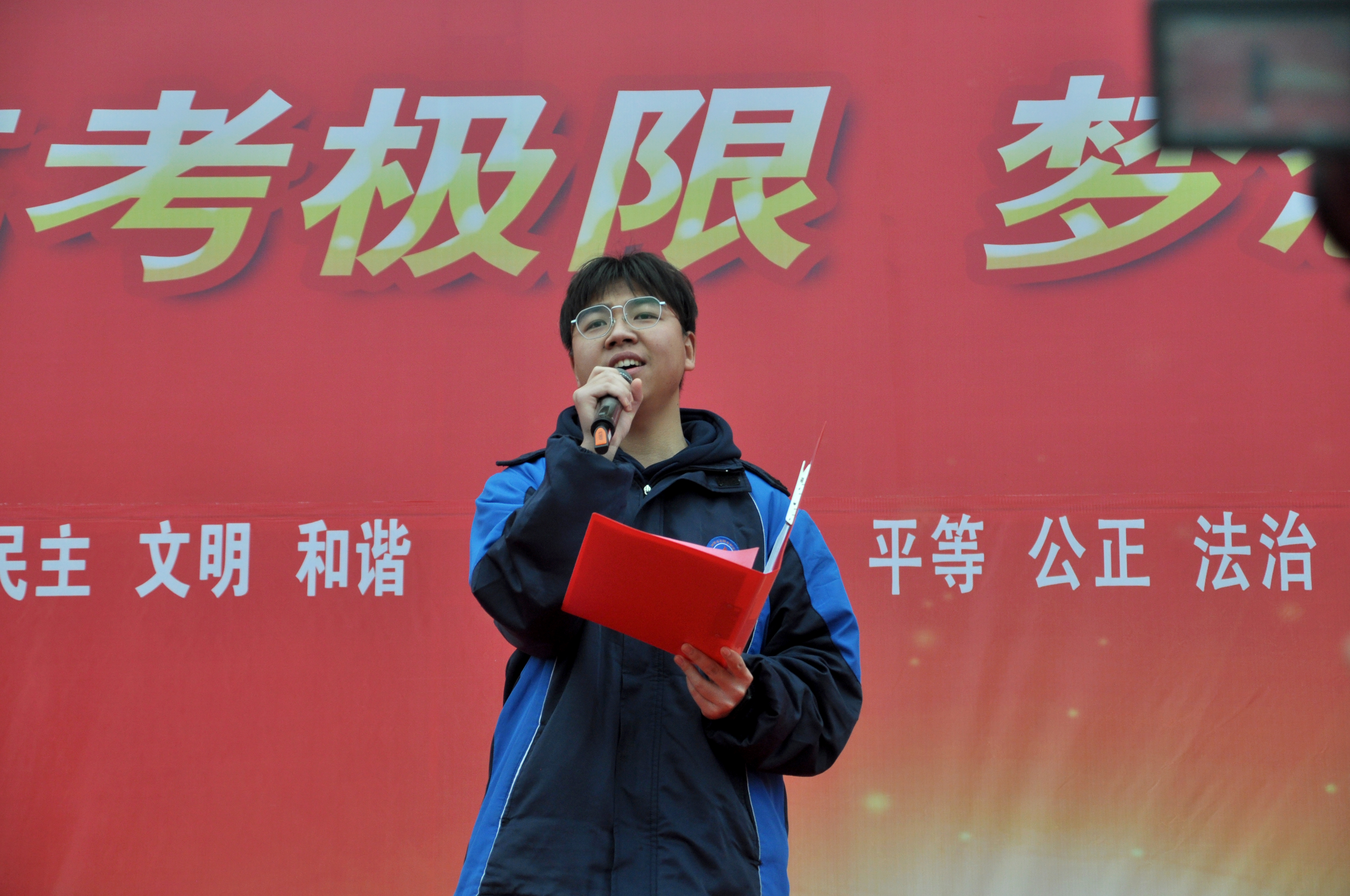 包含选手全力以赴，冲刺梦想捷报频传的词条