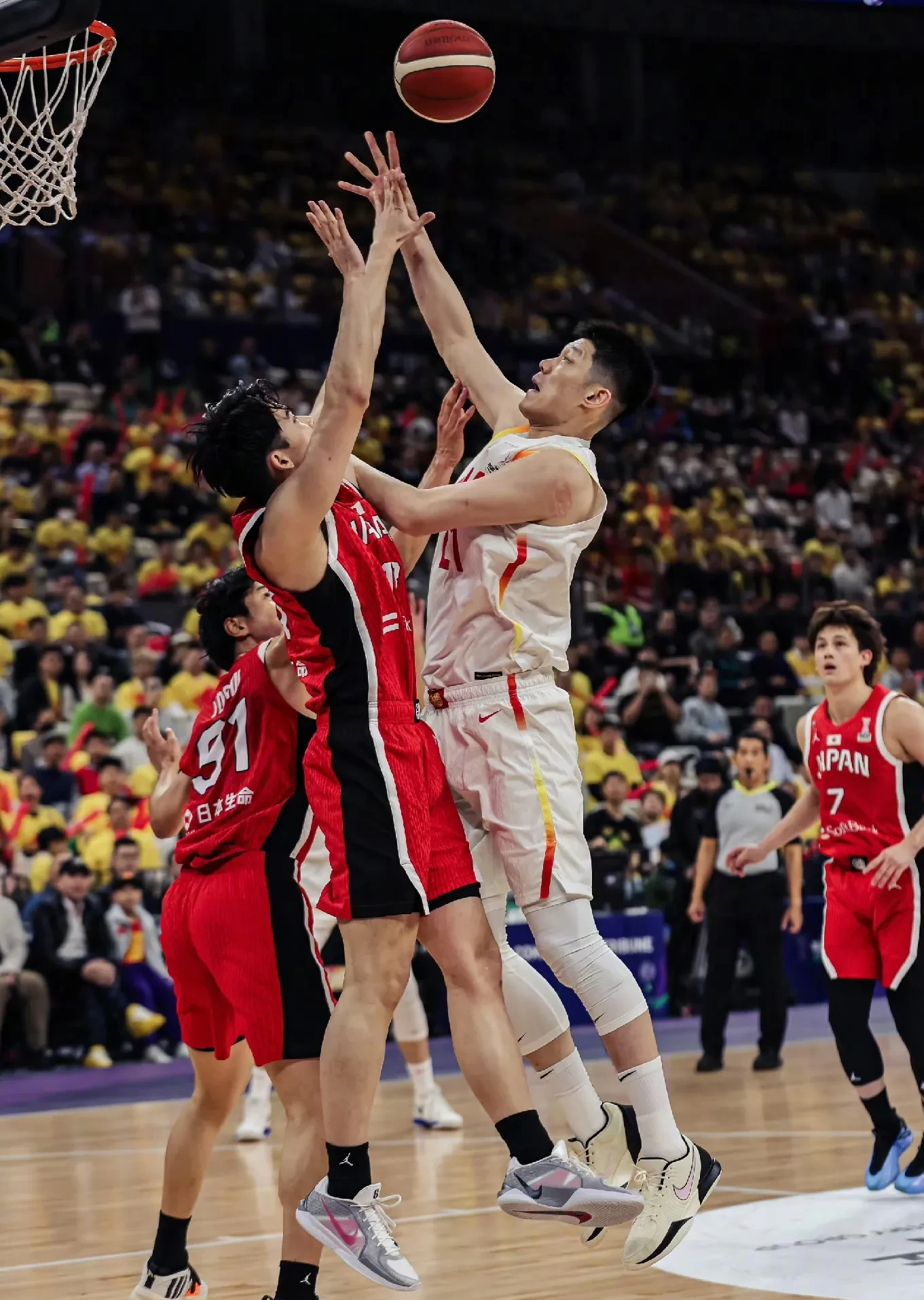 四川男篮抢夺胜利，逆转取胜