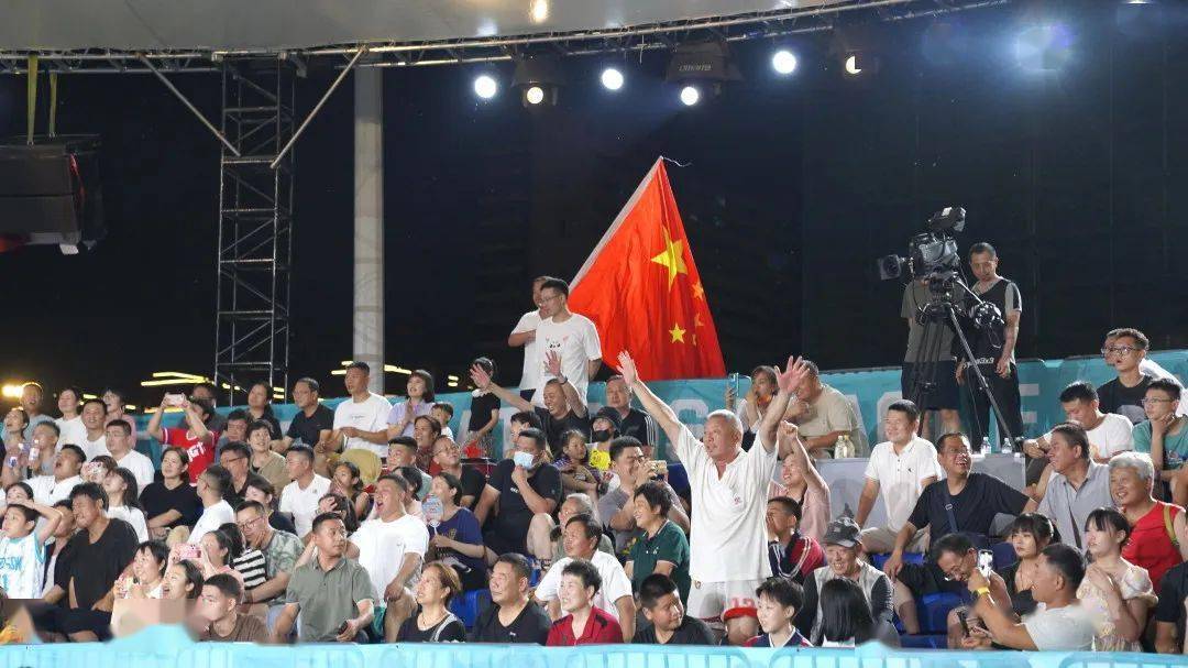 各大篮球赛事的精粹时刻，恍如置身擂台之上
