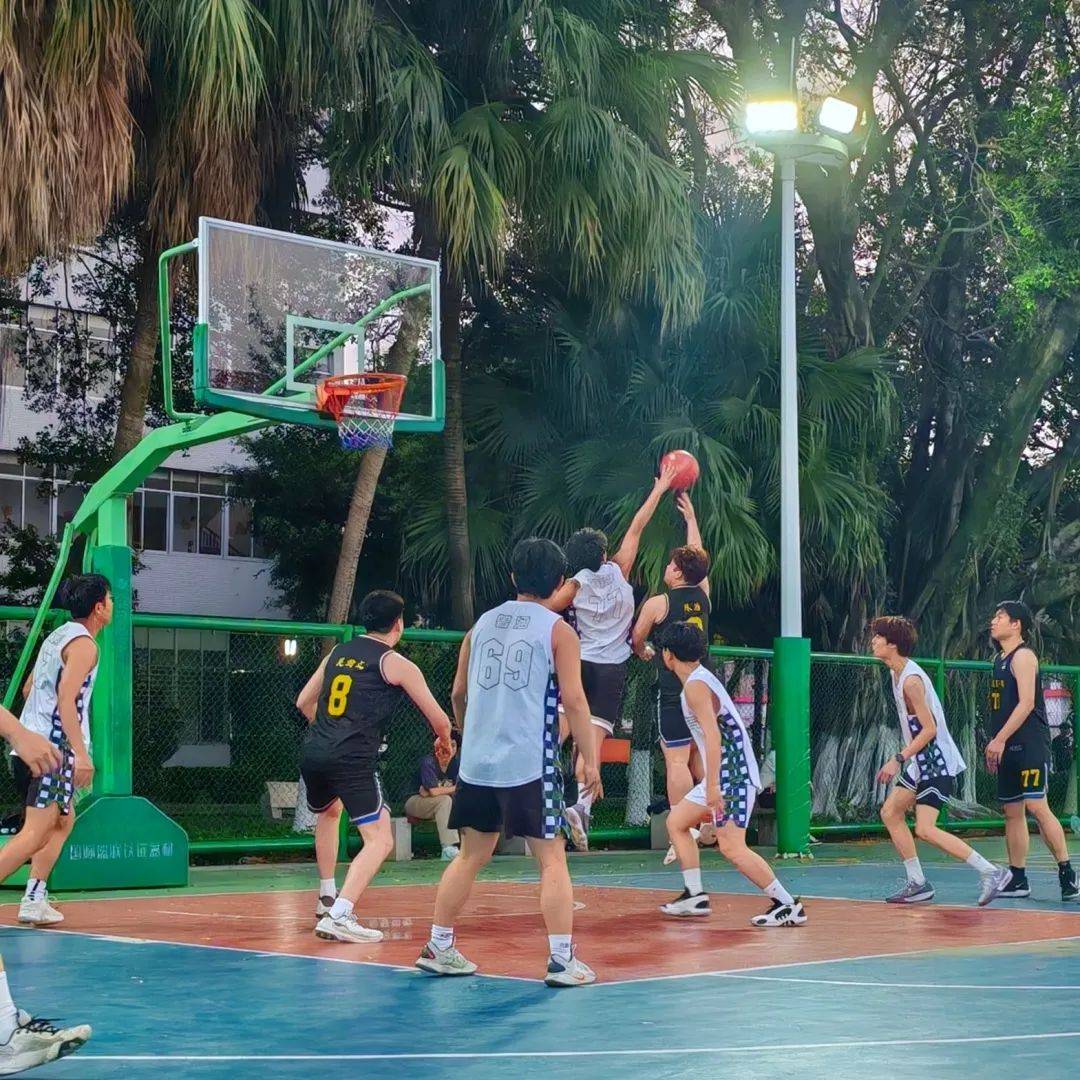 各大篮球赛事的精粹时刻，恍如置身擂台之上