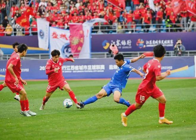关于国内足球职业领域大胜利：球员表现出色称霸球坛的信息