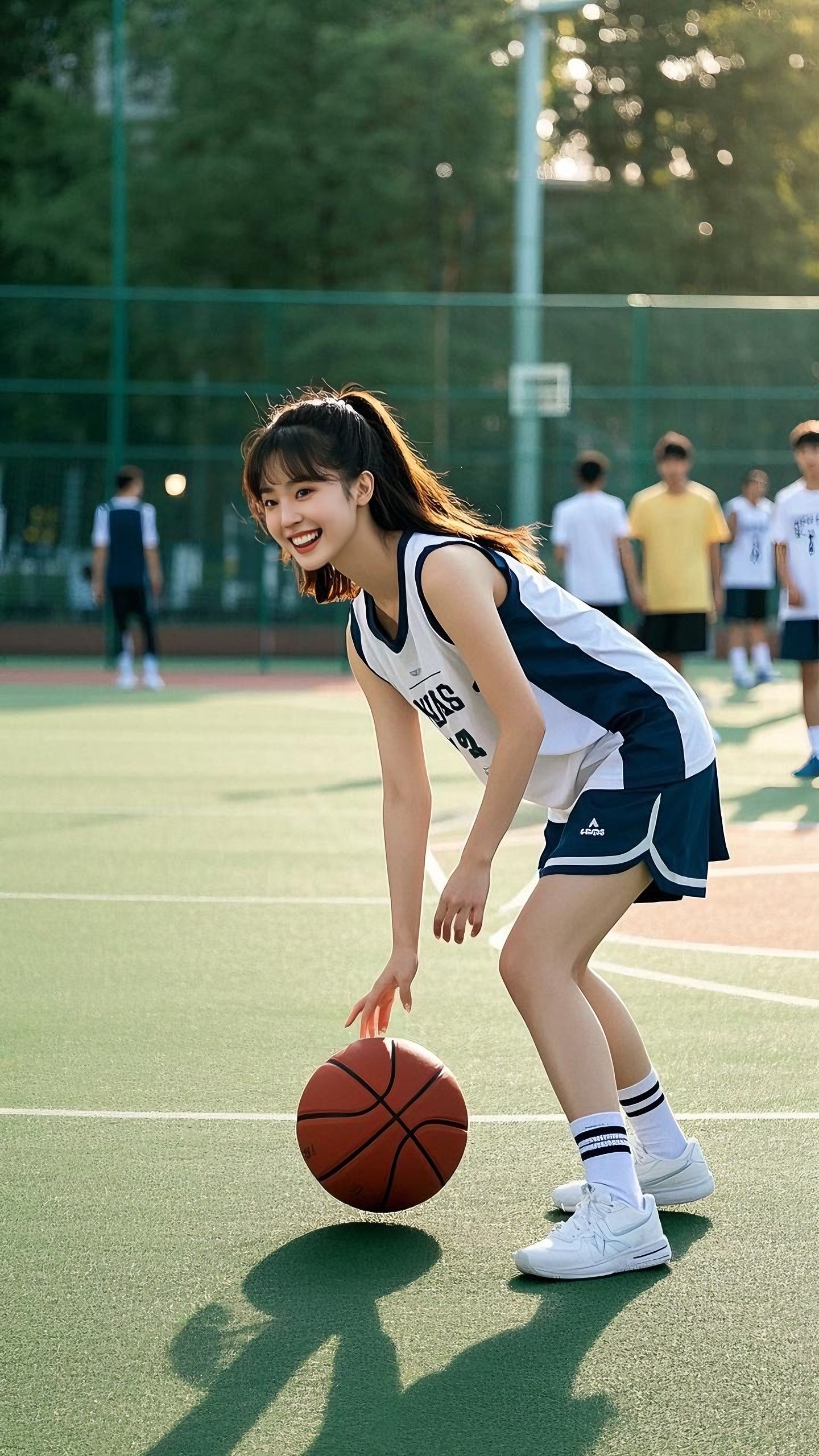 亚洲球场的女子足球热火朝天