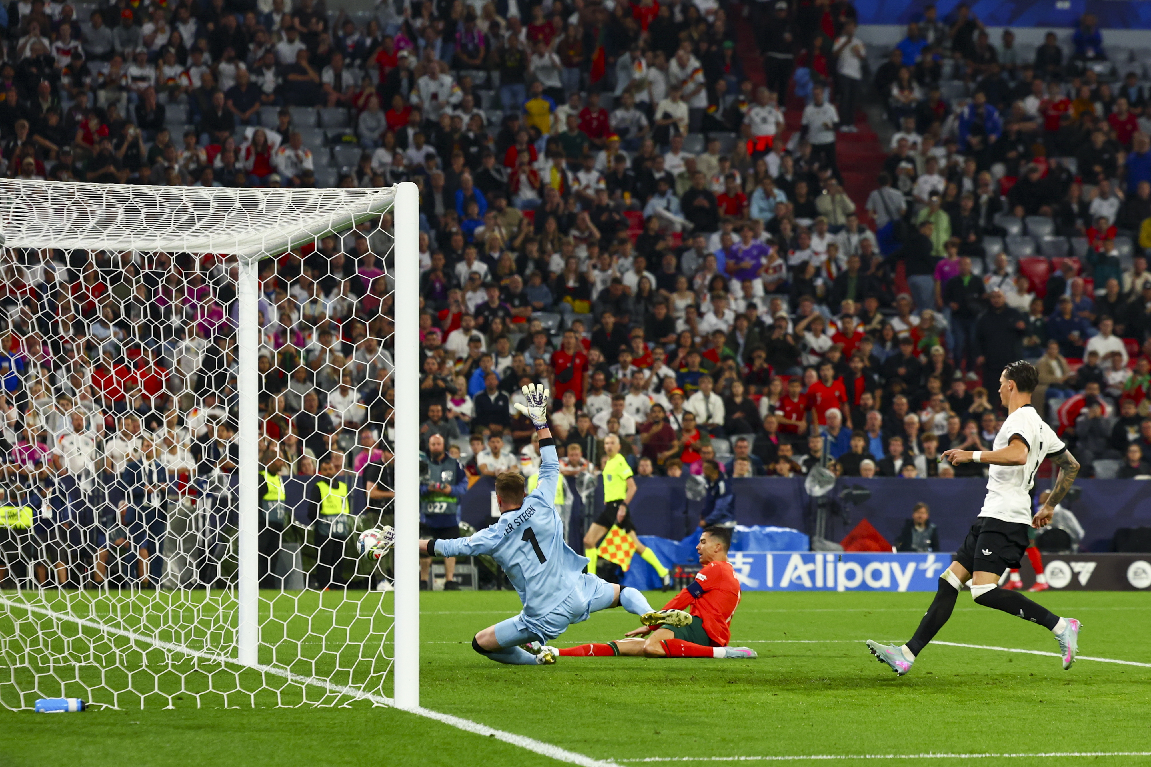 欧国联决赛拉开帷幕，精彩大战威风凛凛展开的简单介绍