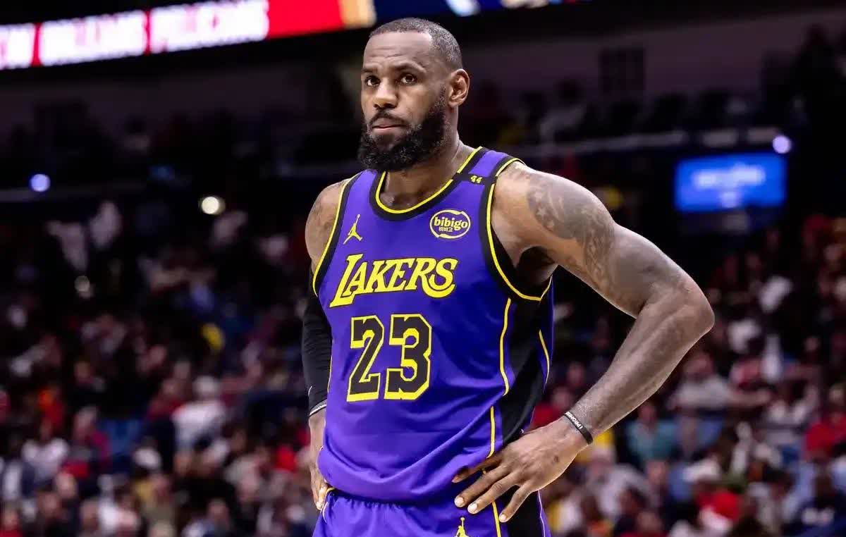 詹姆斯射手状态回暖，湖人主场取得胜利！