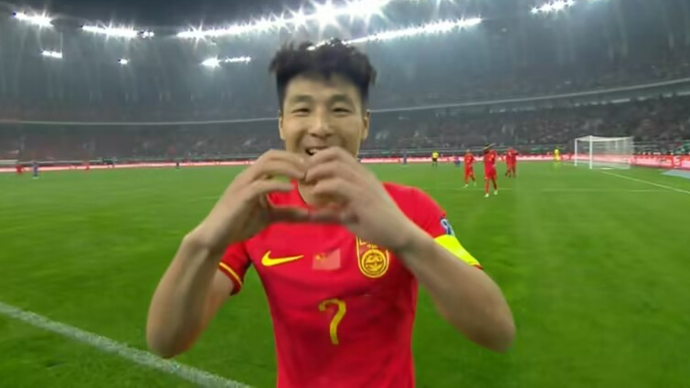 亚洲球员在国际比赛中取得巨大成功，成为焦点