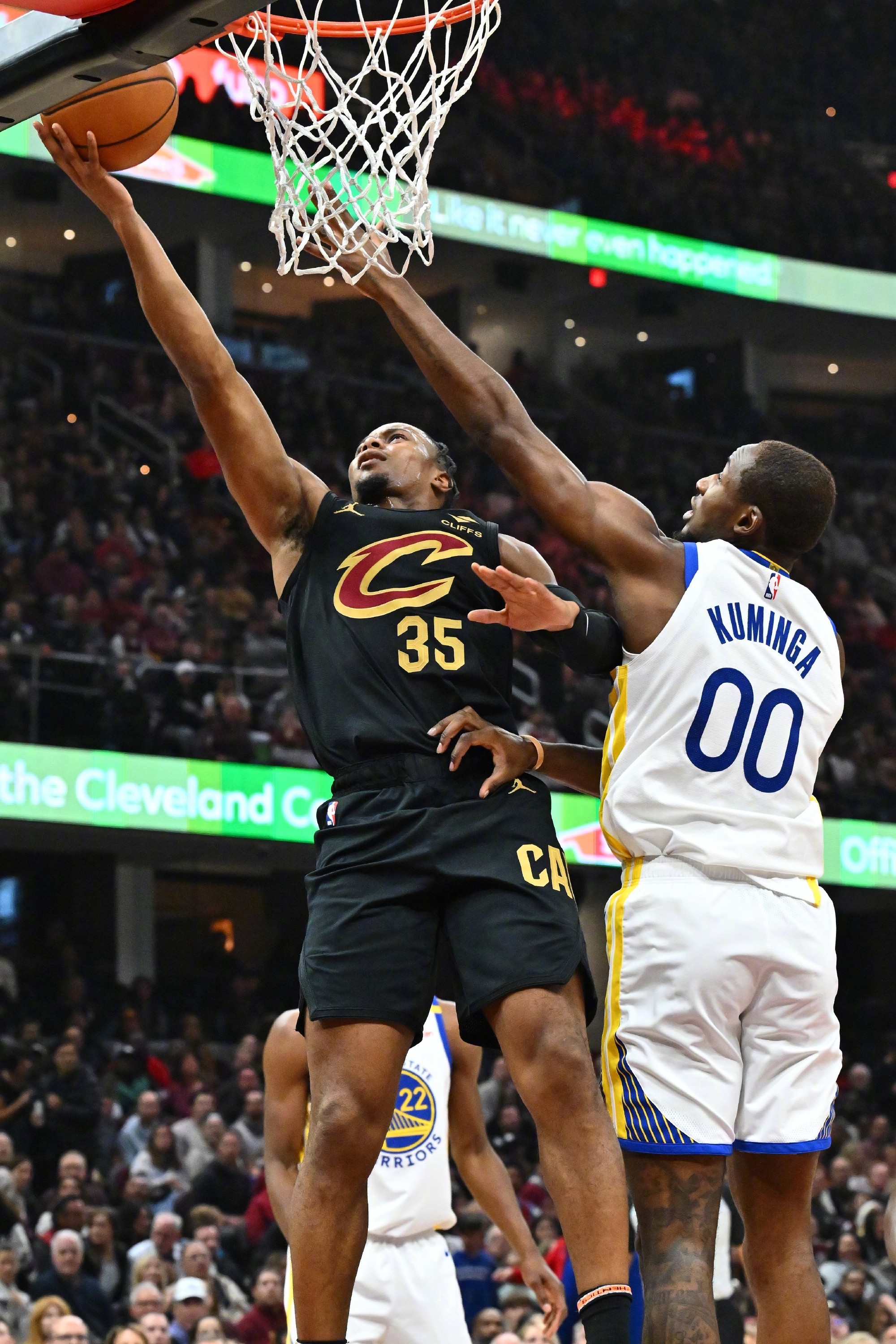 勇士大胜魔术,领跑西部 勇士大胜魔术,领跑西部