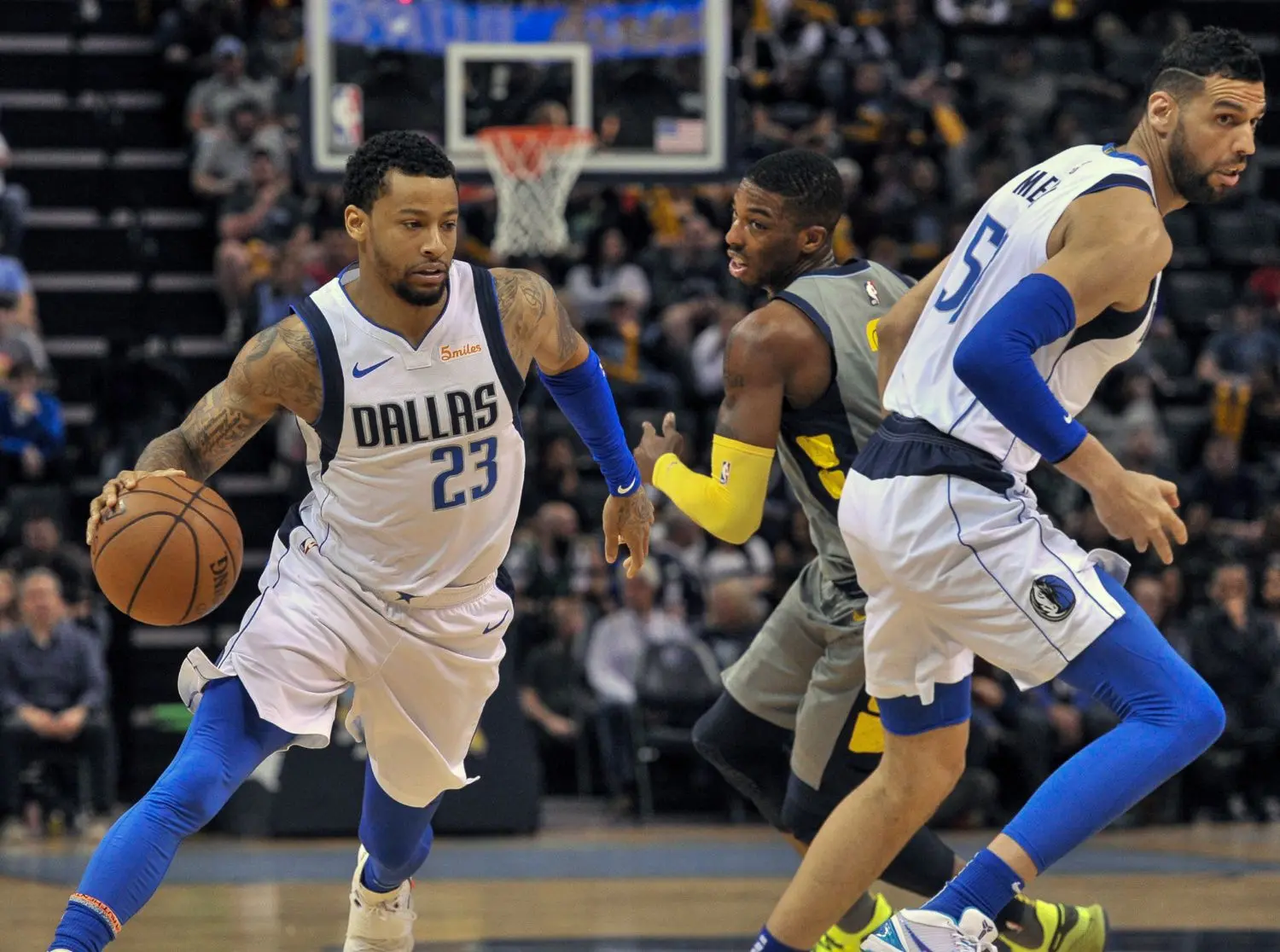 爵士内线悍将连续两双,率队胜出 爵士内线悍将连续两双,率队胜出