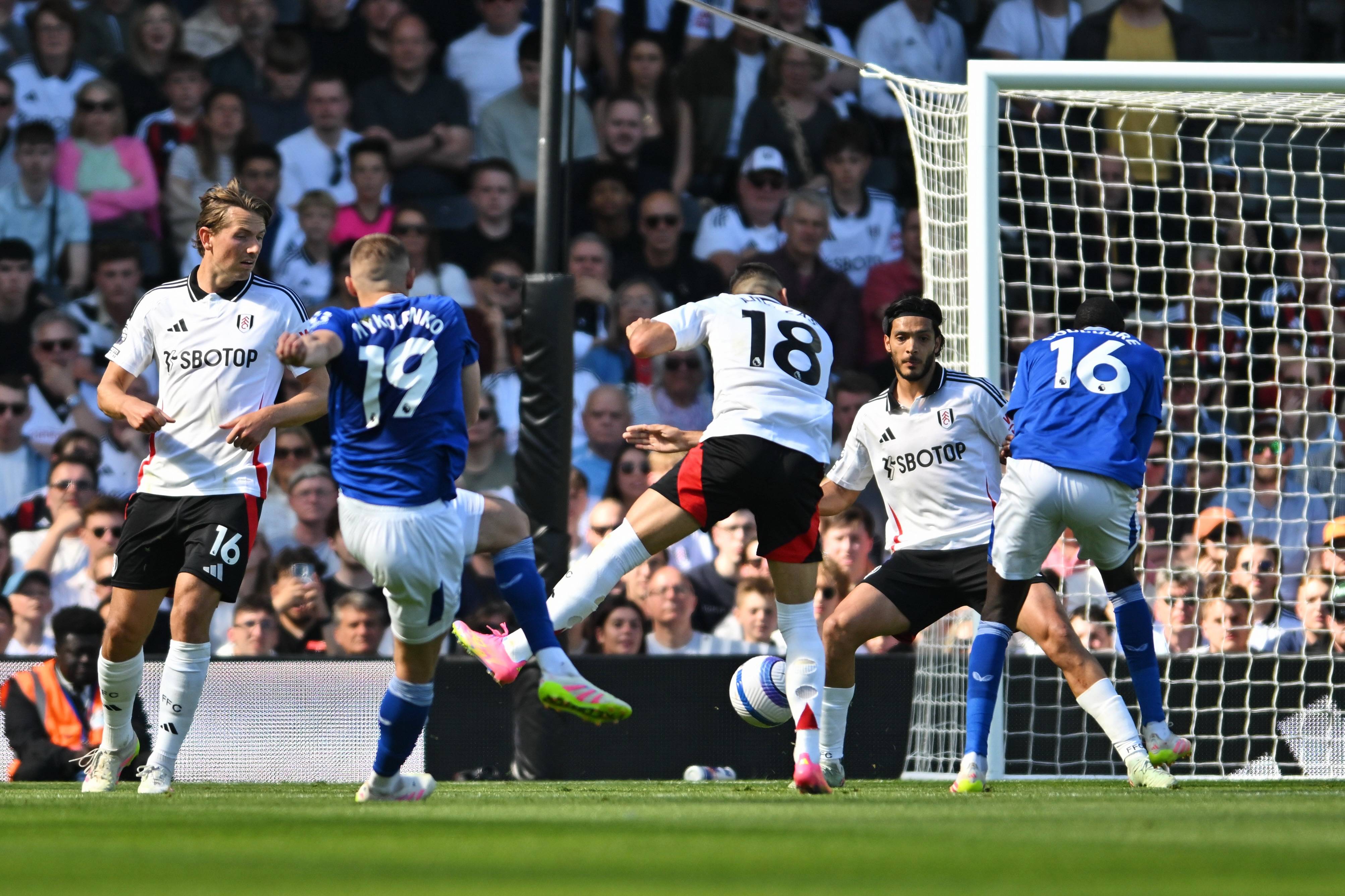 曼联主场大胜埃弗顿,取得3连胜 曼联主场大胜埃弗顿,取得3连胜