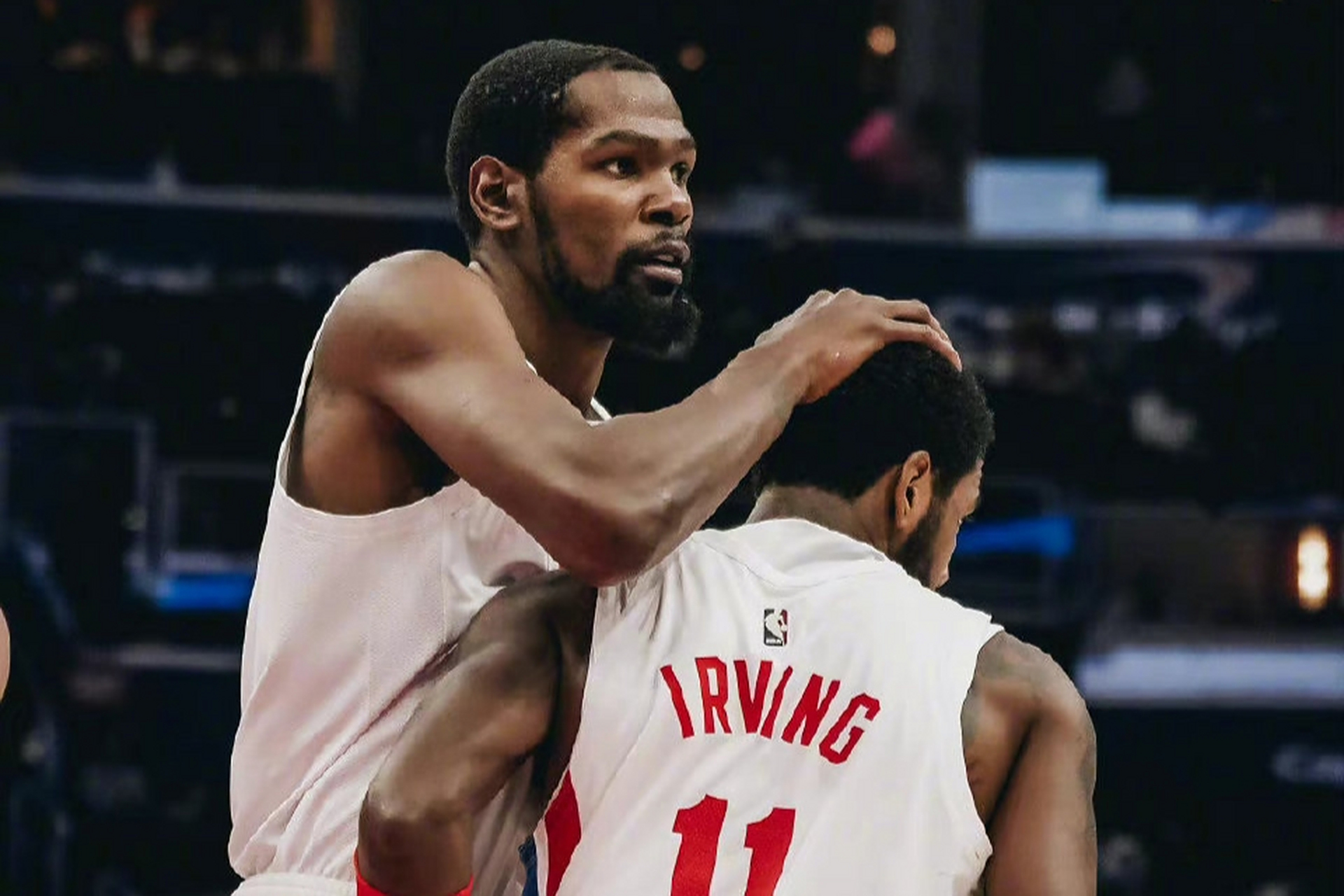 马刺大胜篮网,迎来连胜 马刺大胜篮网,迎来连胜